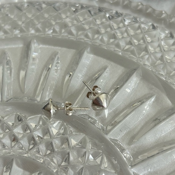 Sterling silver pointed stud earrings - Picture 1 of 3
